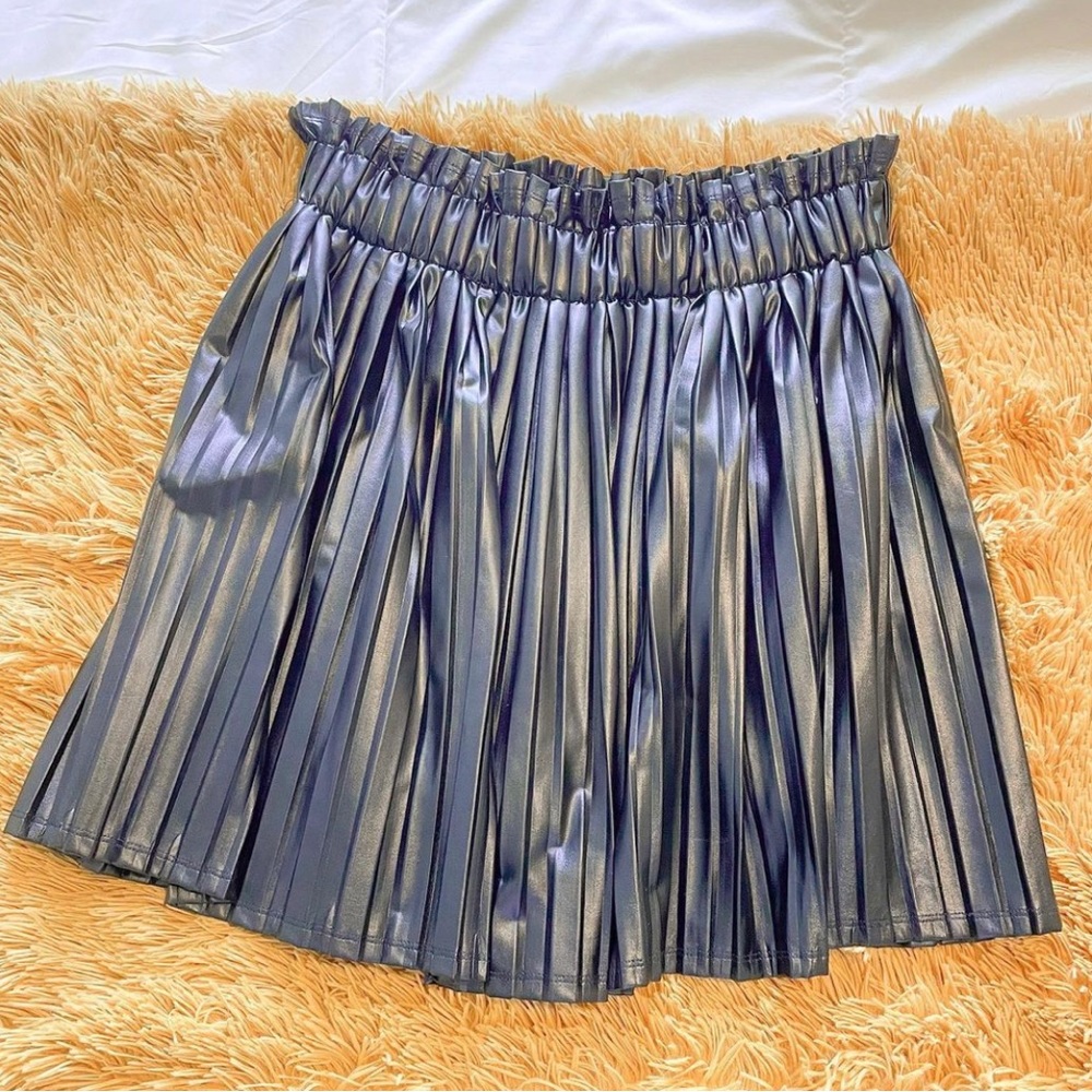Black faux leather pleated skirt